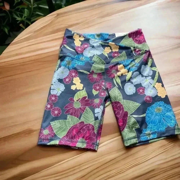 New With Tags SO flowered high rise bike short - size small. - Picture 1 of 3